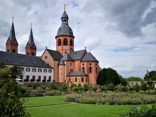 Klostergarten und Basilika – Seligenstadt